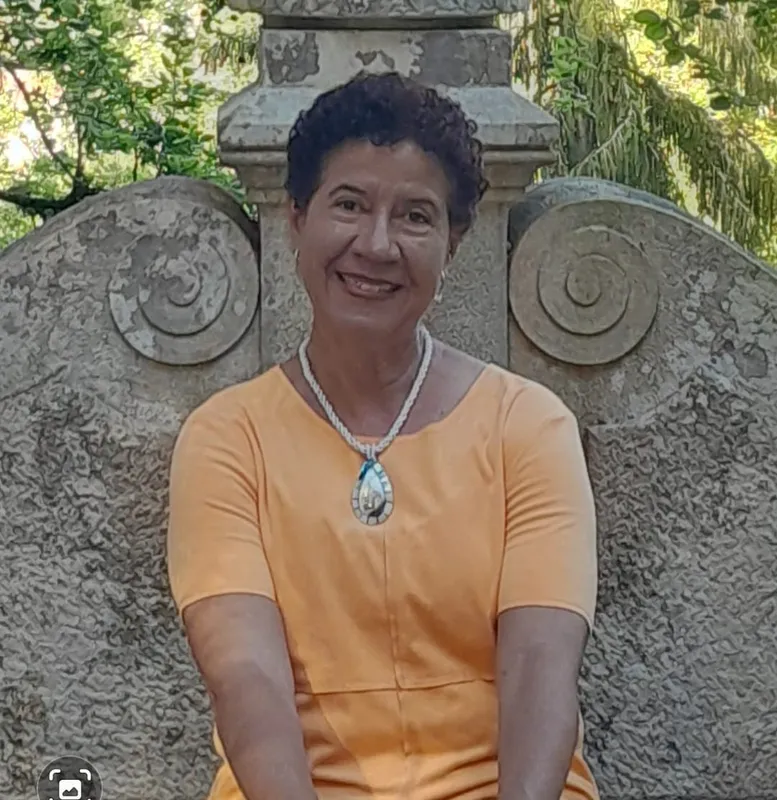 Dra. Zenaide Planzo — Gastroenterologia